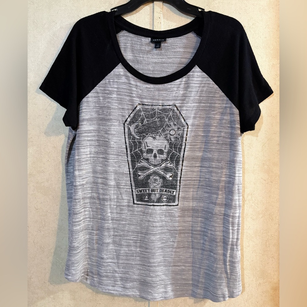Torrid Black and Gray Graphic Tee